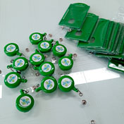 Yoyo retractil con logo y porta fotocheck acrilico color verde para cliente