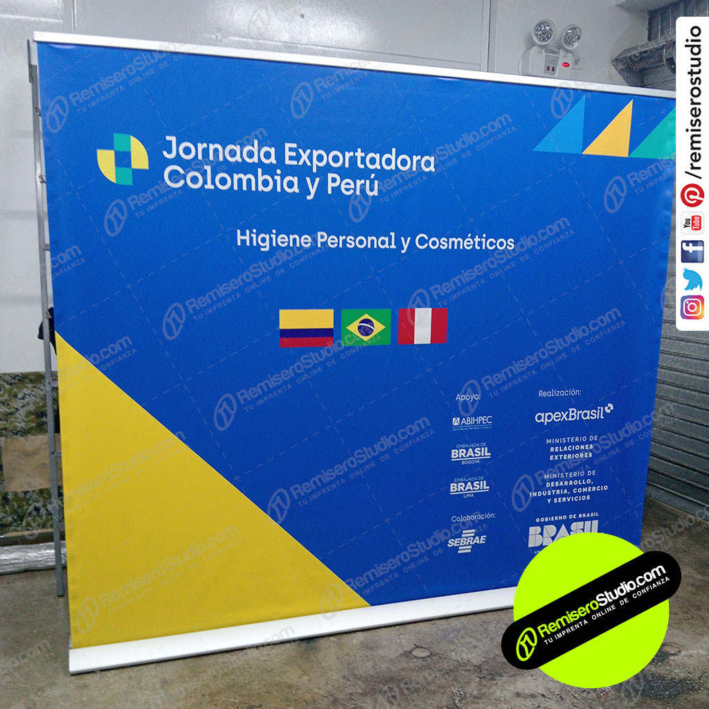Roll up Banner Luxury Extra ancho 240 x 200 cm impresion alta resolucion 2400 dpi - Cliente Apex Brasil