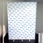 Roll Screen con impresión de banner 1.50 x 2 metros cliente intercoach group